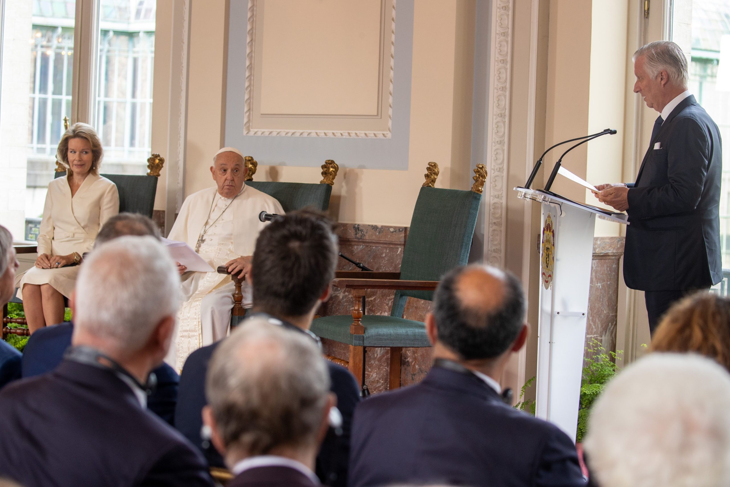 in-dutch,-the-title-would-be:-“in-belgie-zegt-paus-franciscus-‘de-kerk-zou-zich-moeten-schamen’-voor-clericale-misbruik.