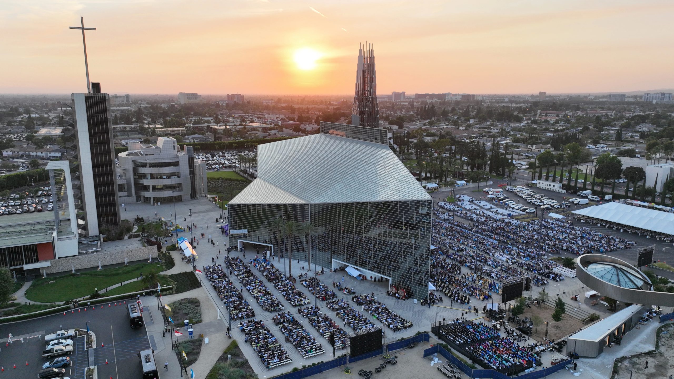 van-crystal-cathedral-naar-christ-cathedral:-grote-renovatie-voltooid-na-12-jaar