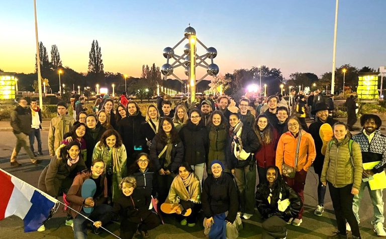 paus-franciscus-inspireert-jongeren-in-belgie-met-hoop,-liefde-en-samenhorigheid