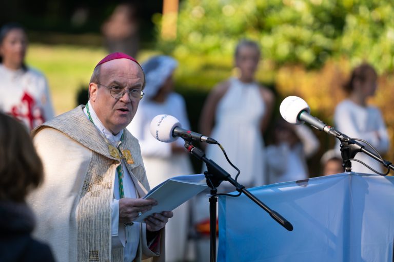 homilie-van-bisschop-van-den-hende-bij-internationale-rosary-rally-radio-maria