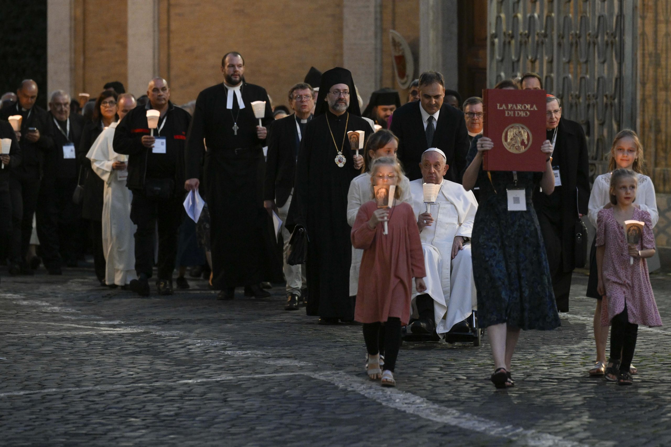 foto’s:-paus-franciscus,-synode-bidden-waar-de-eerste-christelijke-martelaren-van-rome-werden-vermoord