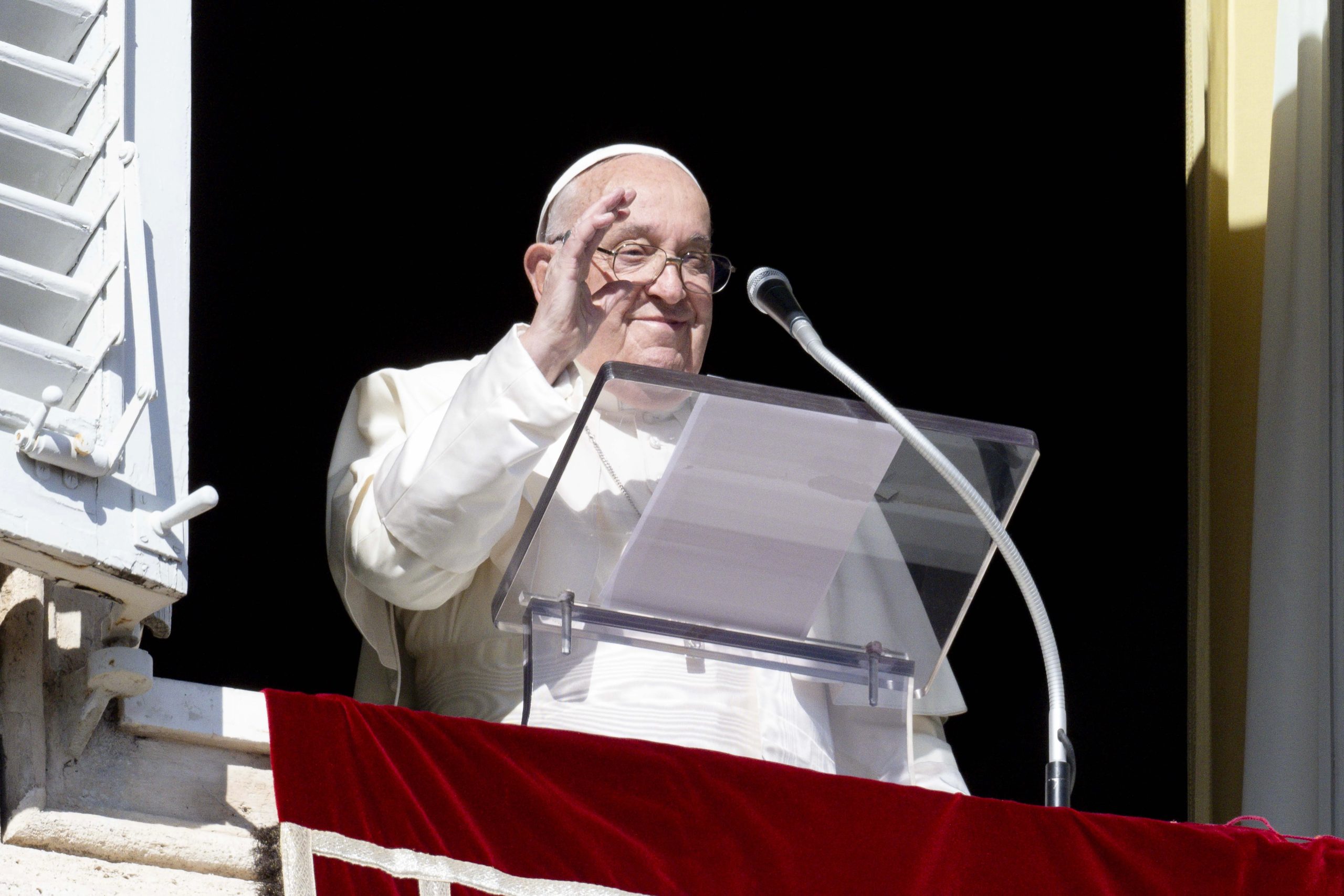 paus-franciscus-in-de-allerzielen-angelus-benadrukt-het-‘identiteitsbewijs’-van-de-christenen