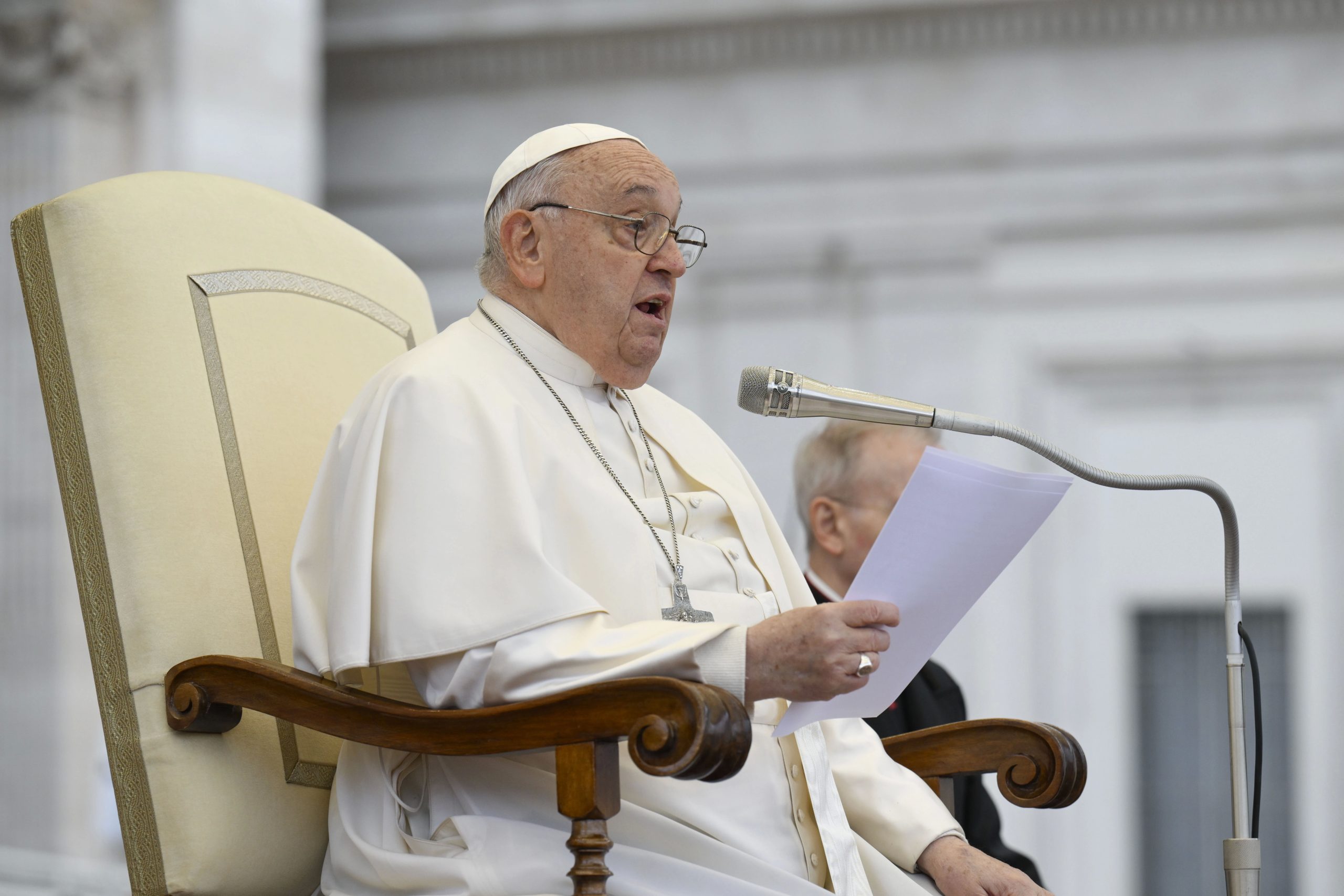 paus-franciscus-roept-op-tot-studie-van-de-kerkgeschiedenis-vrij-van-ideologieen