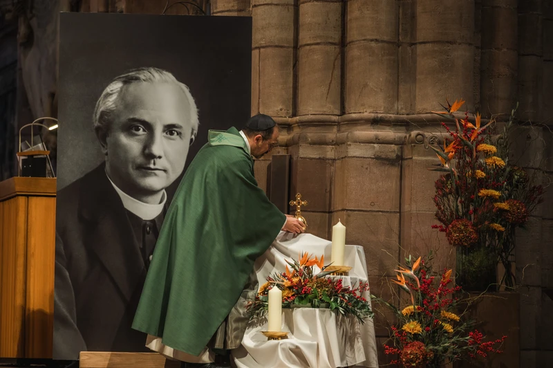 “de-kerk-beatificeert-duitse-priester-die-in-1944-door-de-nazi’s-werd-geexecuteerd.”