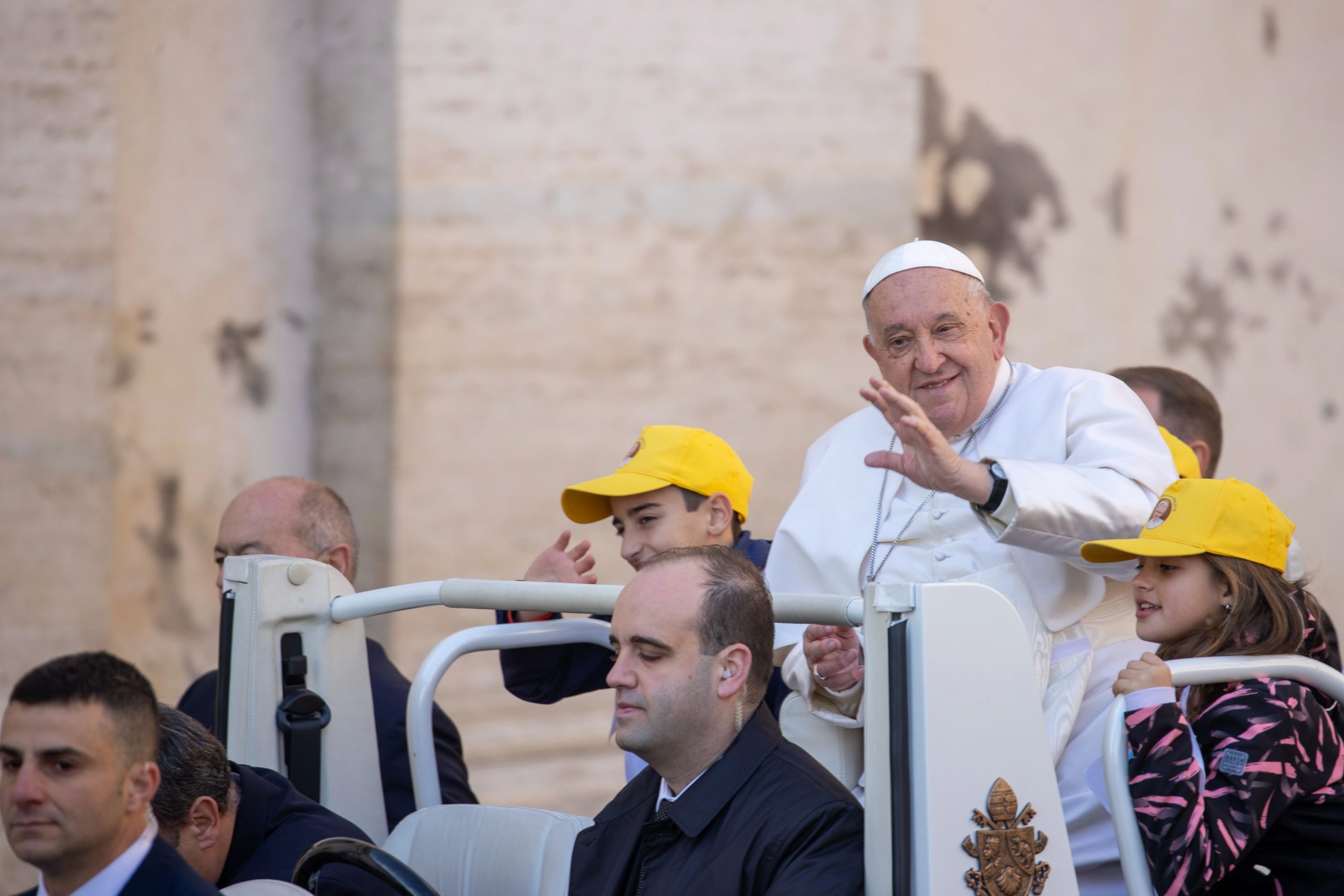 bij-de-algemene-audientie-pleit-paus-franciscus-voor-de-kinderen-van-oekraine