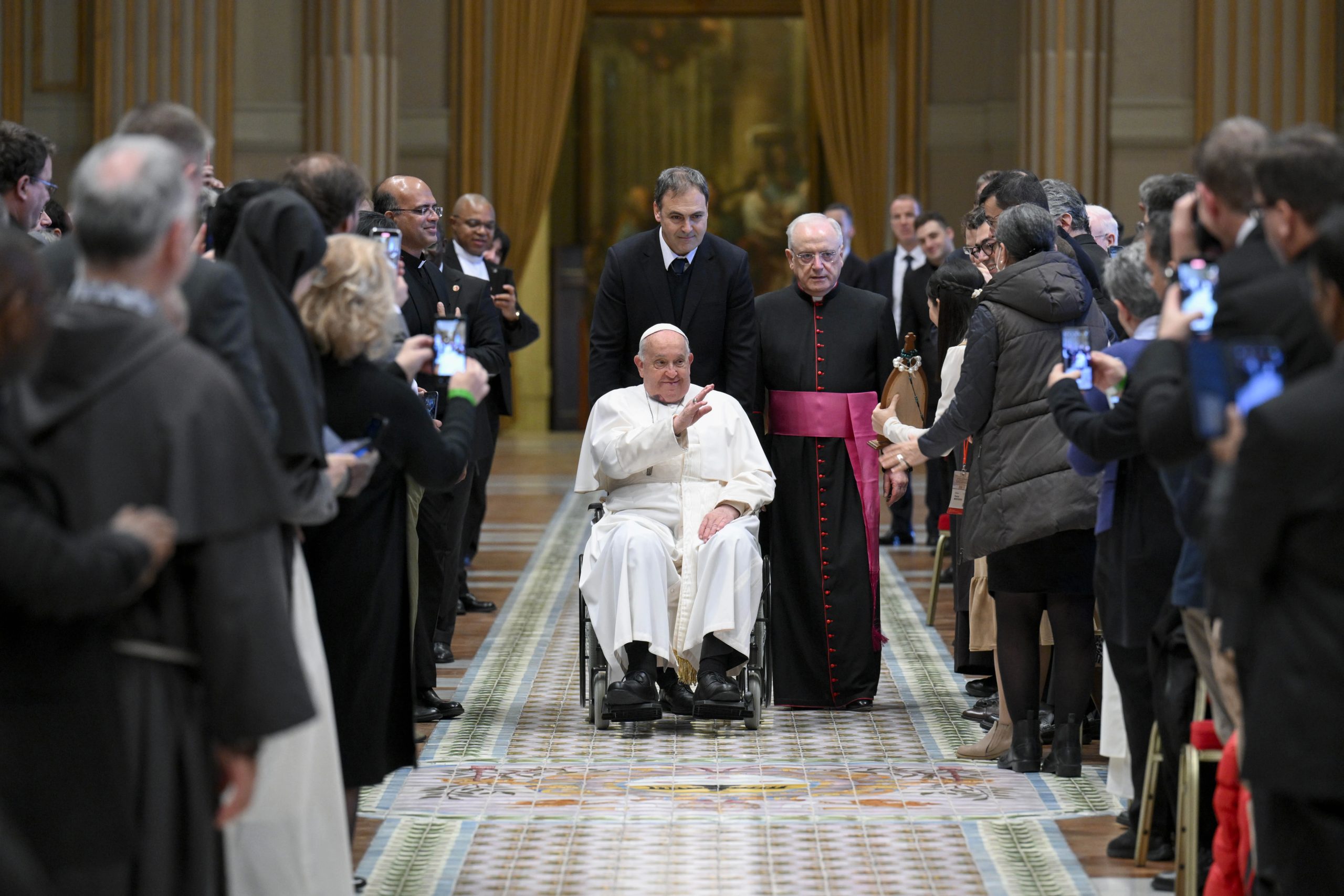 paus-franciscus:-theologie-kan-een-‘gids-op-de-reis’-zijn-door-een-midlifecrisis