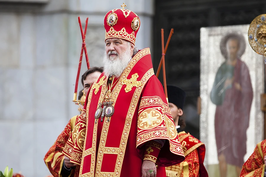 russisch-orthodoxe-patriarch-schrijft-aan-zwangere-vrouwen-om-hen-aan-te-moedigen-hun-baby’s-te-behouden