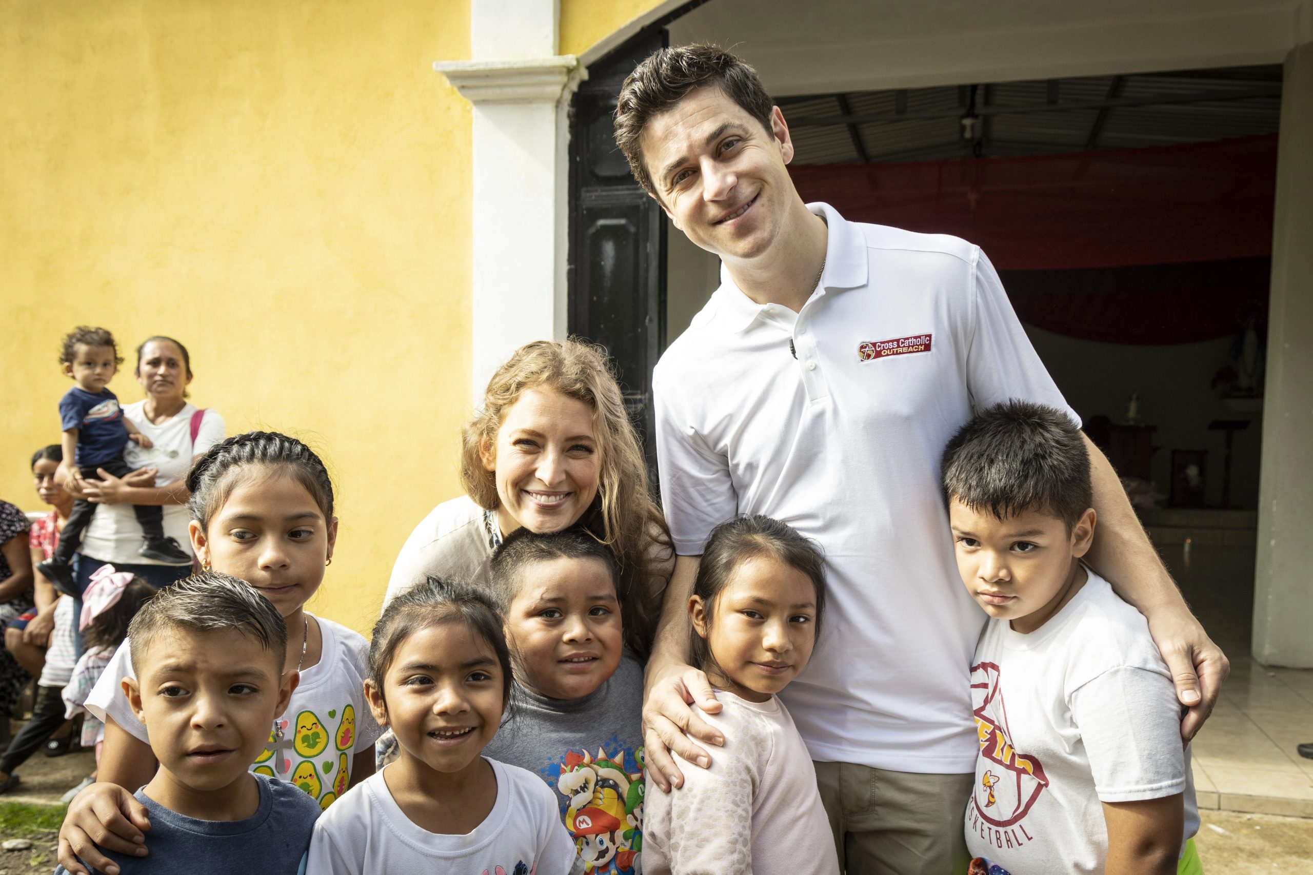 katholieke-acteur-david-henrie-zegt-dat-de-missie-trip-met-cross-catholic-outreach-een-grote-impact-heeft-gehad