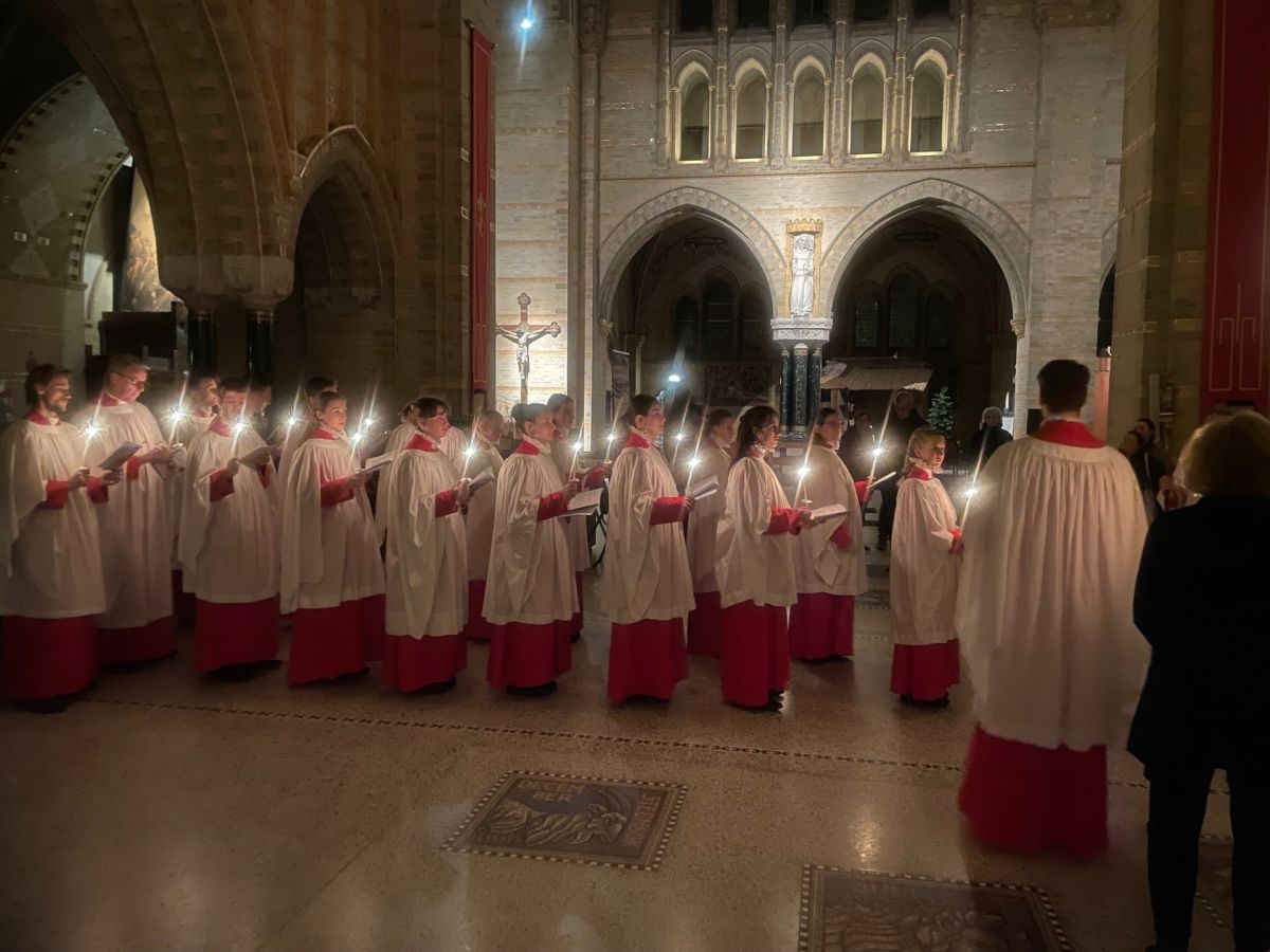 volle-kathedraal-voor-lessons-&-carols