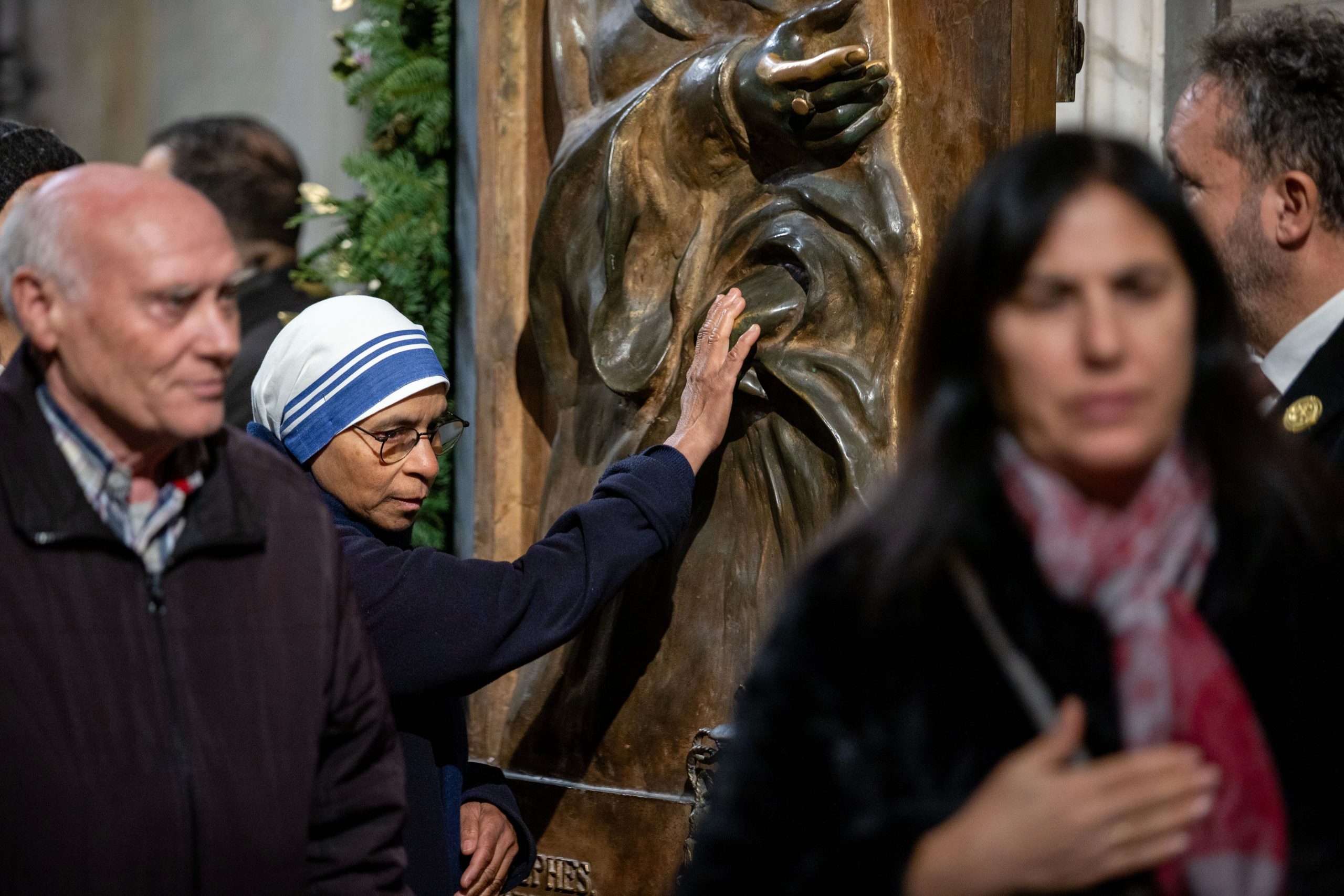 foto’s:-heilige-deur-opent-bij-de-mariaverwondering-in-rome-terwijl-nieuwe-kardinaal-hoop-benadrukt-bij-st.-maria-maggiore