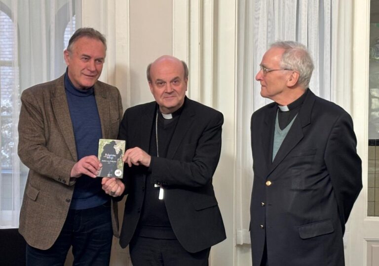 leo-fijen-presenteert-boek-‘pelgrims-van-hoop’-in-de-bisschoppenconferentie