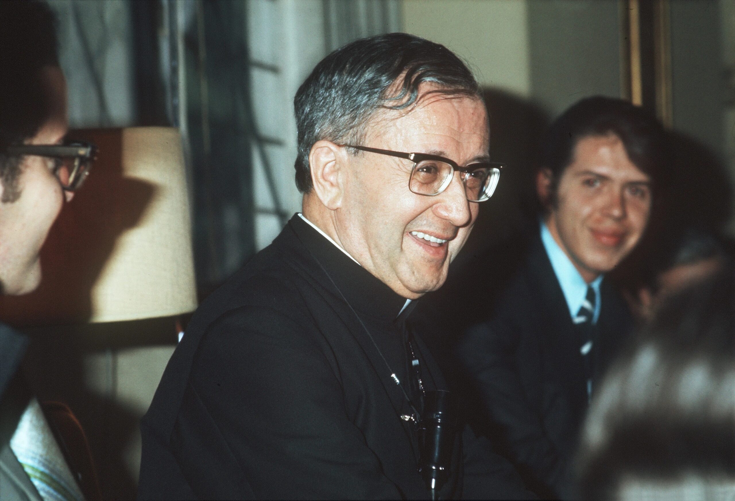 opus-dei-betwist-beschuldigingen-van-wanbestuur-in-het-nieuwe-boek-van-de-auteur