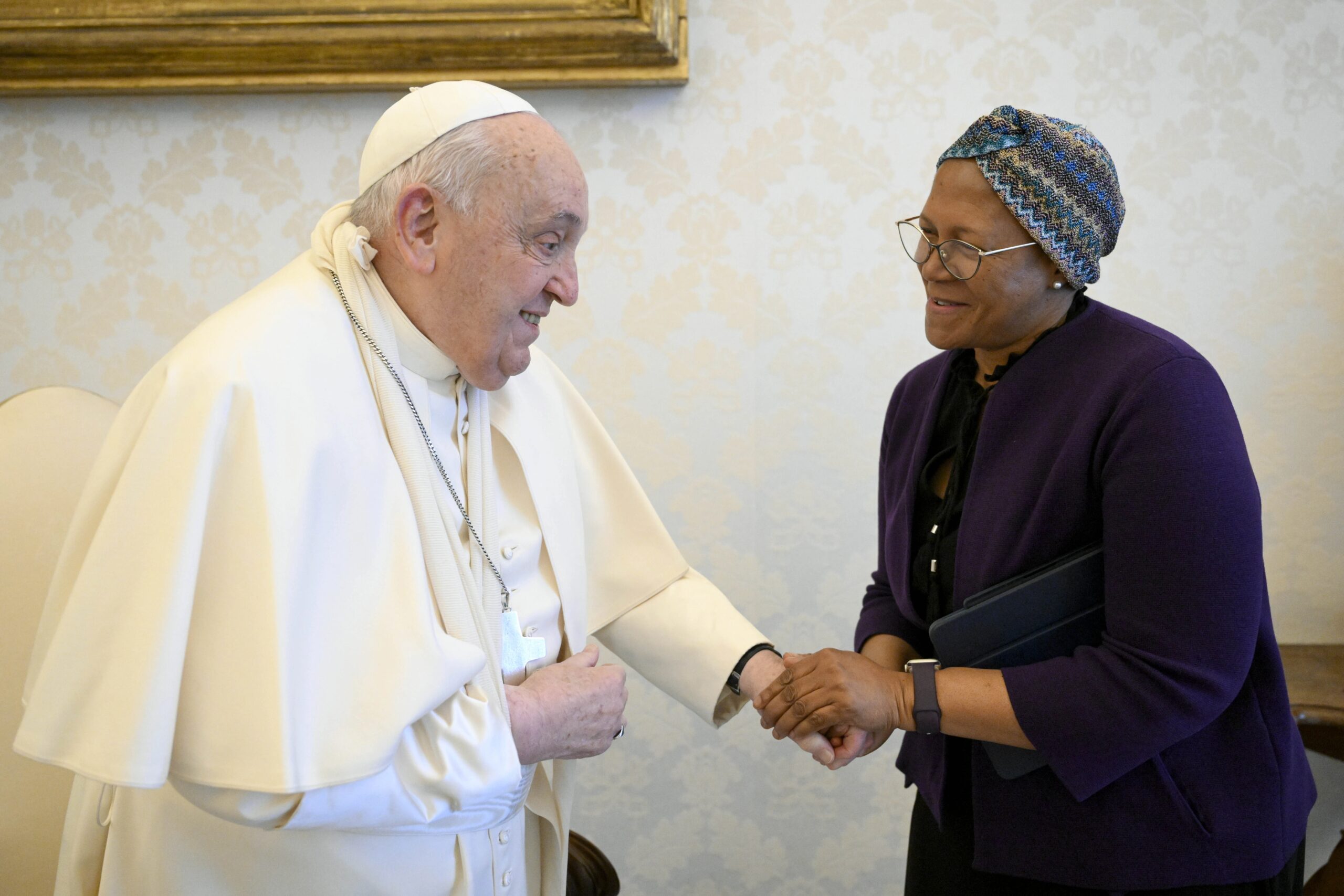 de-gezondheid-van-paus-franciscus:-hier-is-een-tijdlijn-van-zijn-medische-problemen-in-de-afgelopen-jaren