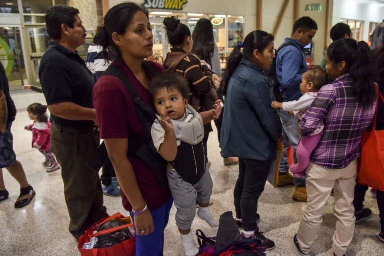 cna-legt-uit:-hoe-de-katholieke-kerk-samenwerkt-met-de-amerikaanse-overheid-om-migranten-te-helpen