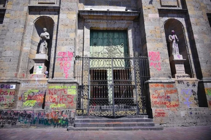 kathedralen,-kerken-in-mexico-vandaliseerd-tijdens-de-marsen-voor-de-internationale-vrouwendag