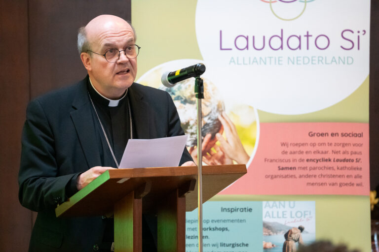 bisschop-van-den-hende-over-economie-en-zorg-voor-de-schepping
