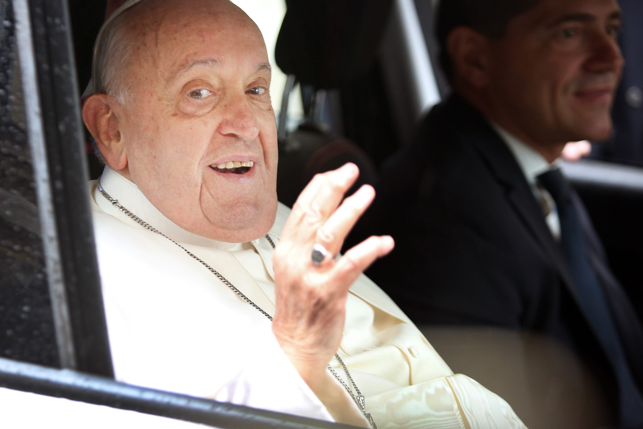 korte-biografie-paus-franciscus:-op-zoek-naar-vrede-en-broederschap-tussen-alle-mensen