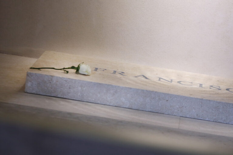 gedachtenisprentje-paus-franciscus-nu-ook-als-download-beschikbaar