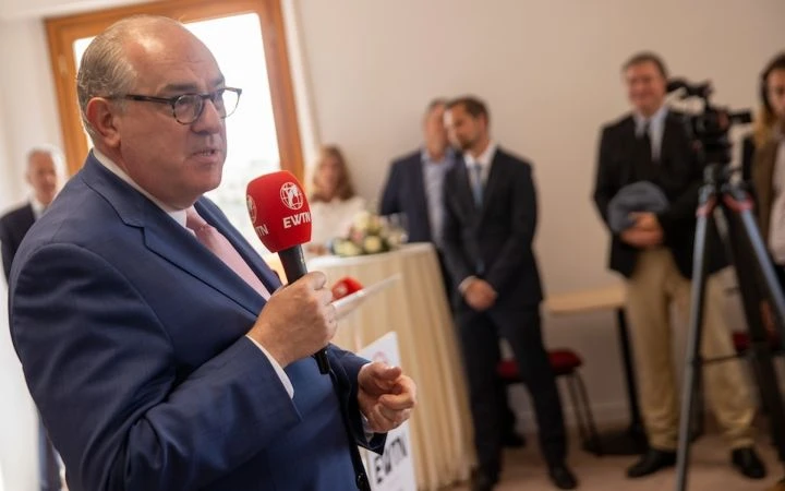 ewtn’s-michael-warsaw-viert-‘belangrijke’-verkiezing-van-de-eerste-amerikaanse-paus