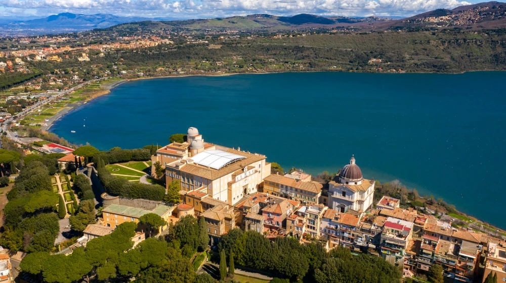 castel-gandolfo-bereidt-zich-voor-op-de-komst-van-paus-leo-xiv:-‘het-hart-van-de-stad-keert-terug
