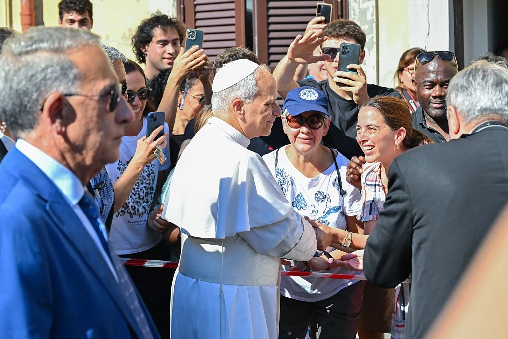 paus-leo-xiv-arriveert-in-castel-gandolfo-voor-zomervakantie