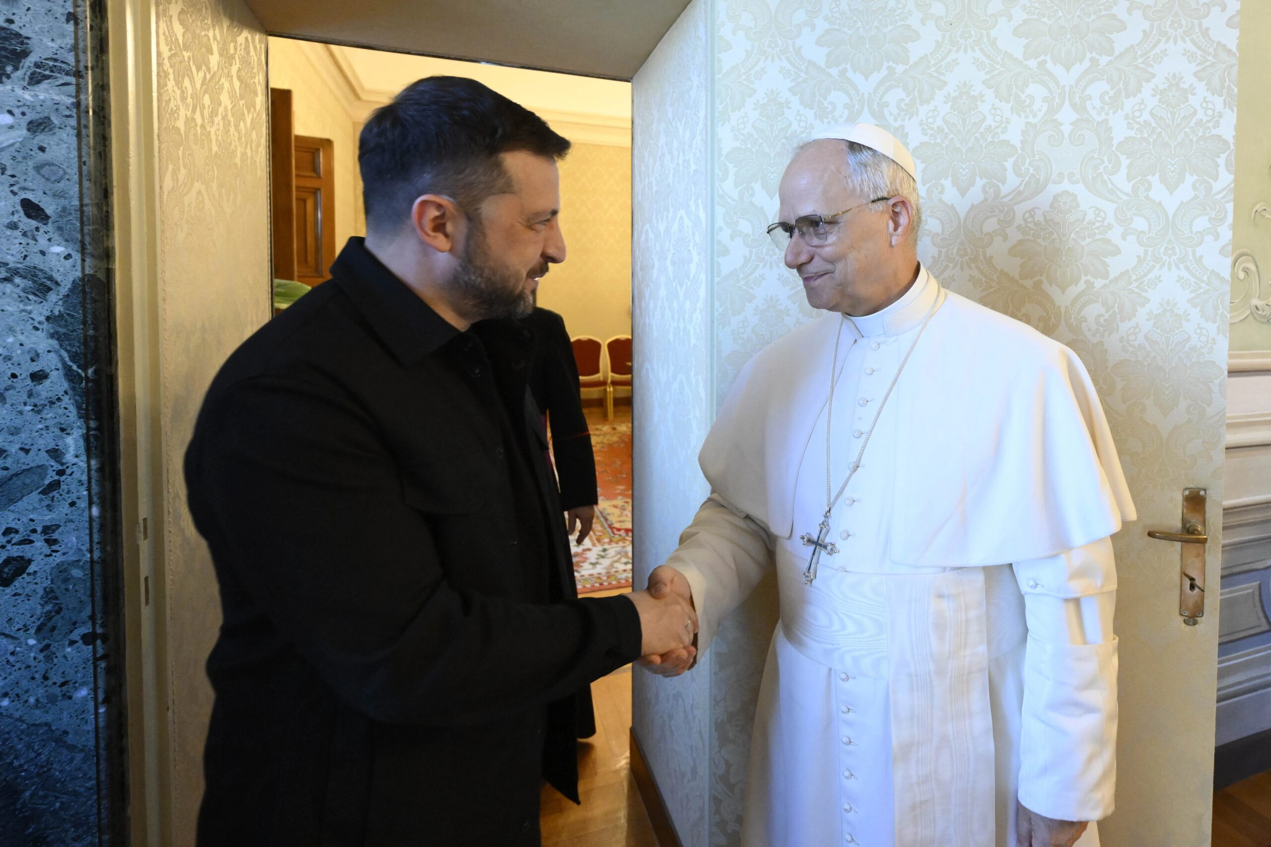 paus-leo-xiv-ontvangt-de-oekraiense-president-zelenskyy-in-castel-gandolfo