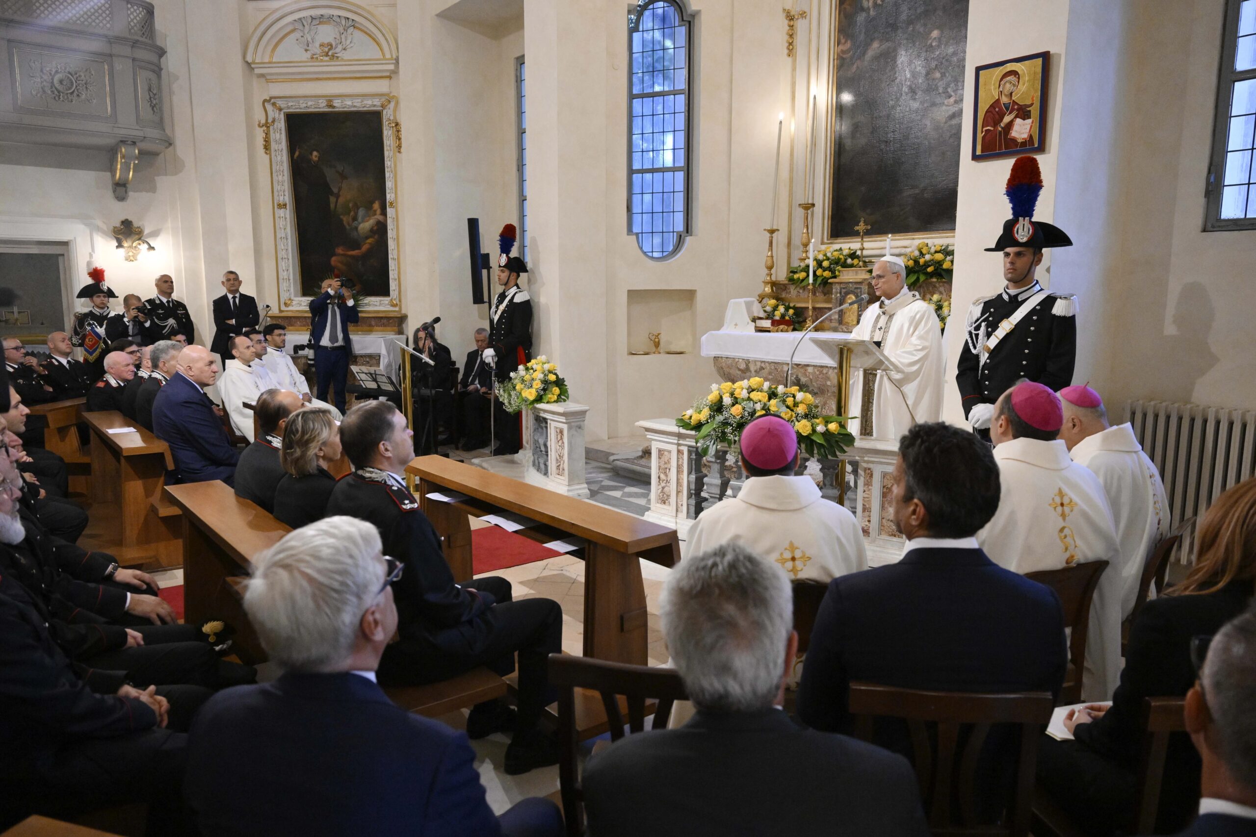 paus-leo-xiv:-gods-liefde-is-zo-groot-dat-jezus-zelfs-zijn-moeder-niet-voor-zichzelf-houdt