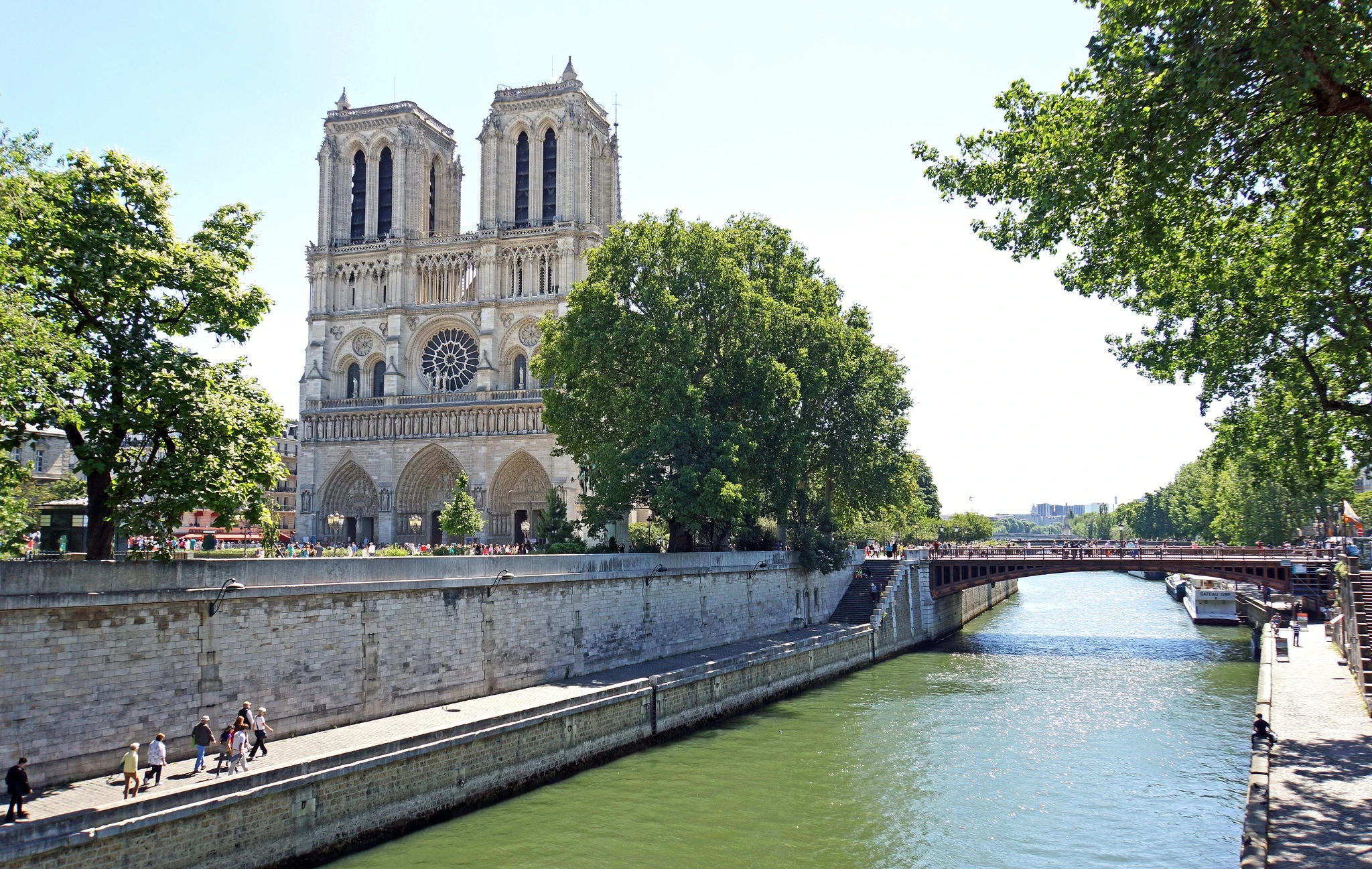 de-kathedraal-van-notre-dame-verwelkomt-meer-dan-6-miljoen-bezoekers-sinds-de-heropening