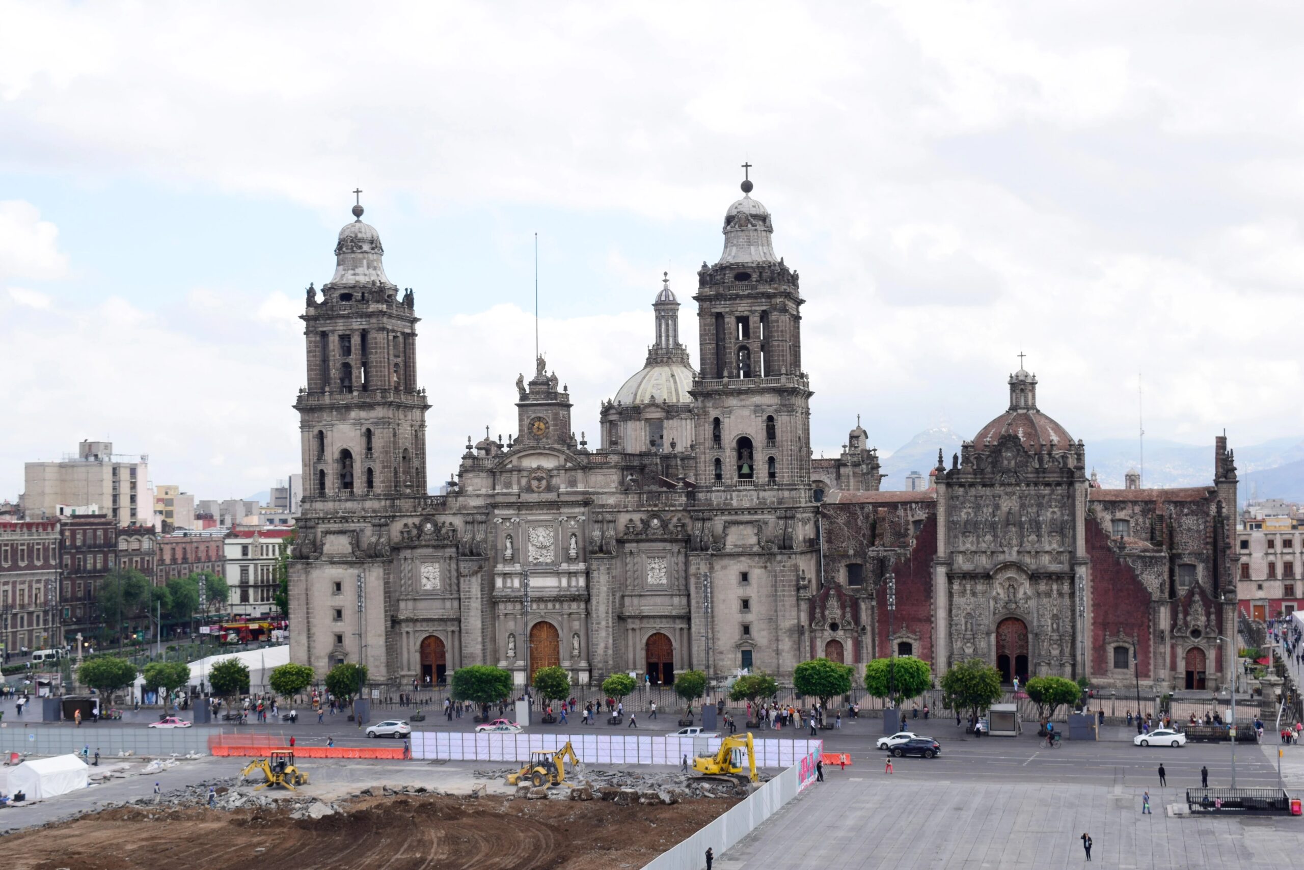 de-mexicaanse-regering-projecteert-pro-abortusafbeeldingen-op-de-gevel-van-de-kathedraal