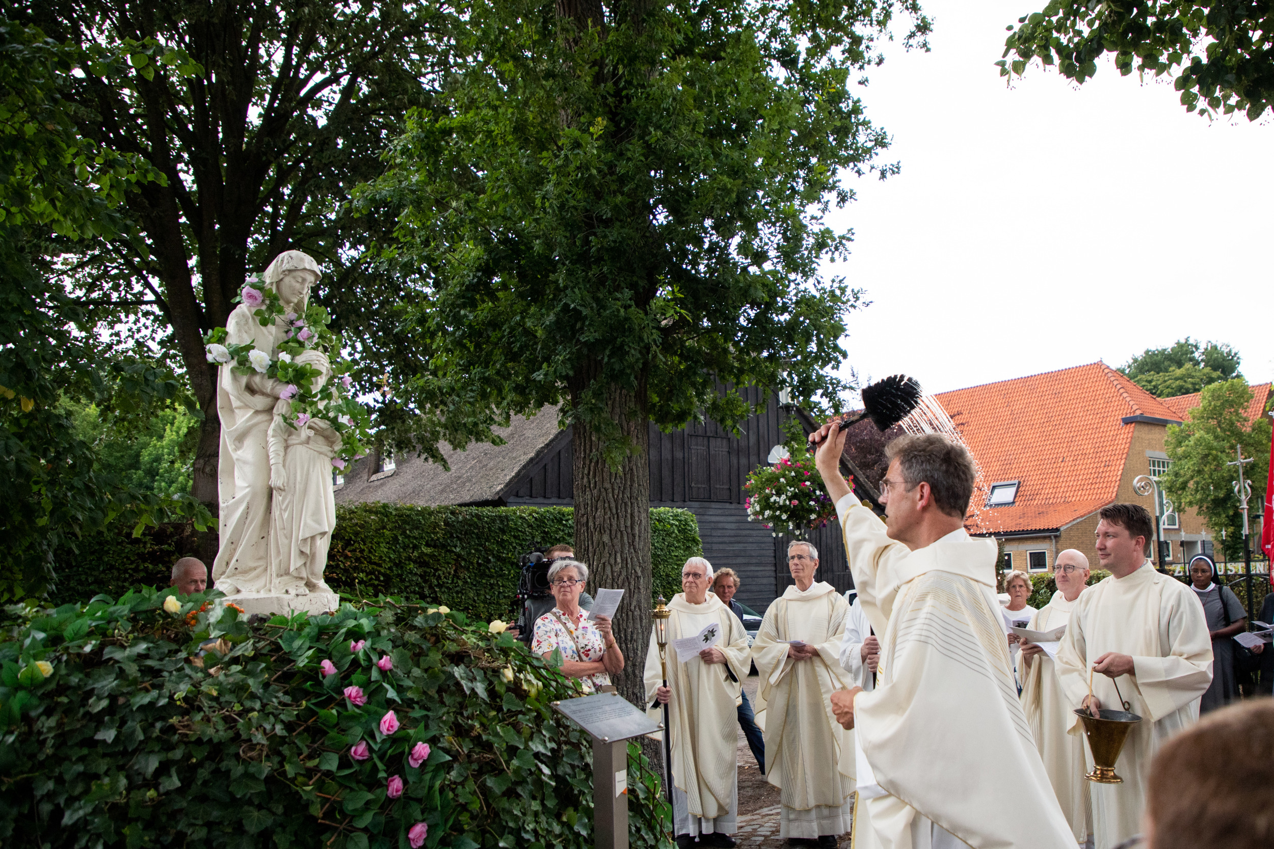 fotoreportages:-bisdom-breda-op-bedevaart-naar-molenschot