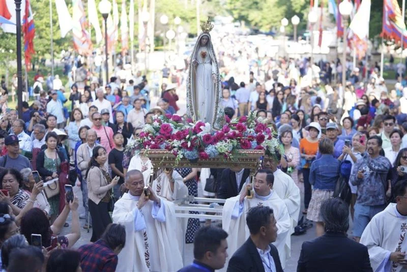 duizenden-vietnamese-katholieken-verzamelen-zich-in-missouri-voor-de-mariapelgrimstocht