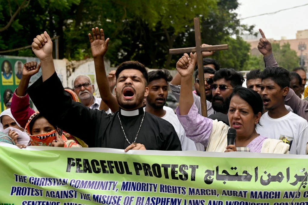 pakistan-versoepelt-doodstrafwetten-om-eu-handel-te-behouden,-behoudt-blasfemiewetgeving