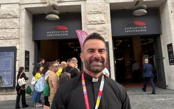 het-geheim-van-een-priest-influencer:-compliceer-de-boodschap-niet-‘want-de-heer-is-simpel