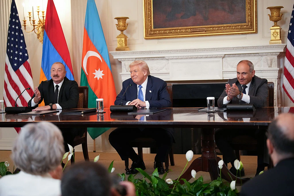 armeense-en-azerbeidzjanse-presidenten-ondertekenen-historisch-vredesakkoord-in-het-witte-huis