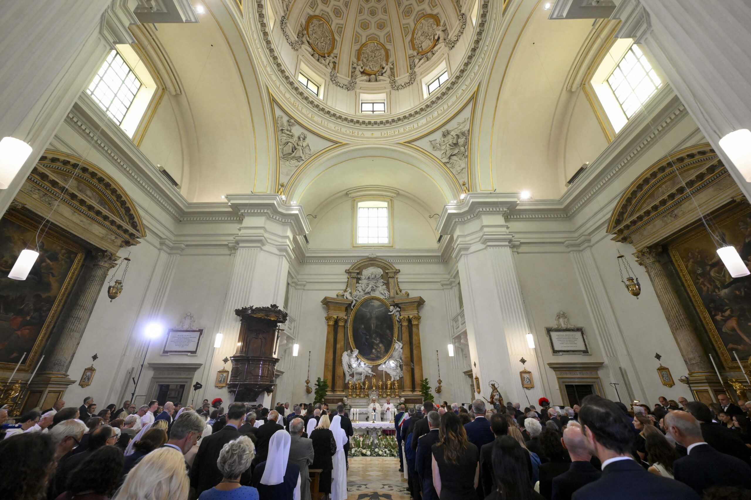 tijdens-de-assumptiemis-roept-paus-leo-xiv-katholieken-op-om-‘ja’-tegen-god-te-zeggen