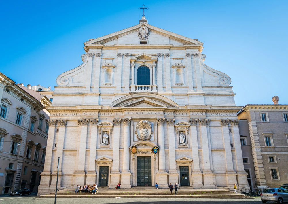 italiaanse-bisschop-viert-mis-voor-lgbt-pelgrimage-in-de-kerk-van-de-gesu-in-rome