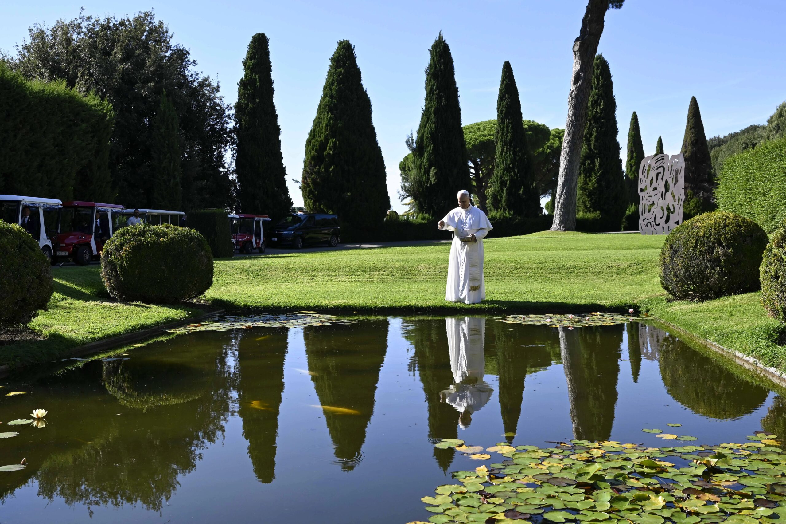 castel-gandolfo-renaissance-terwijl-paus-leo-xiv-de-dag-doorbrengt-in-zijn-pauselijk-retraite