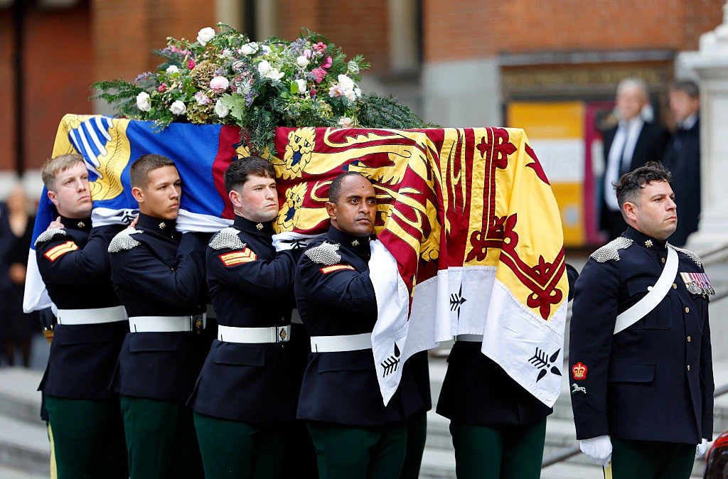 britse-koninklijke-familie-houdt-eerste-katholieke-begrafenis-in-eeuwen-voor-hertogin-van-kent