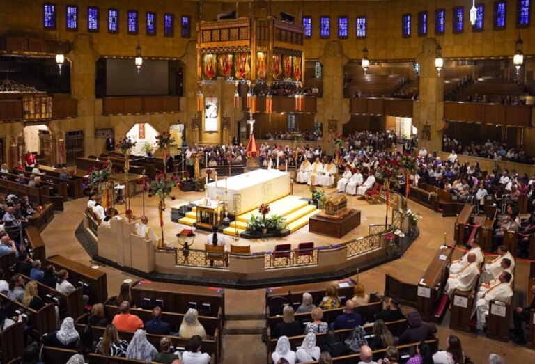 relics-of-st-therese-of-lisieux-begin-us.-tour-at-basilica-named-in-her-honor