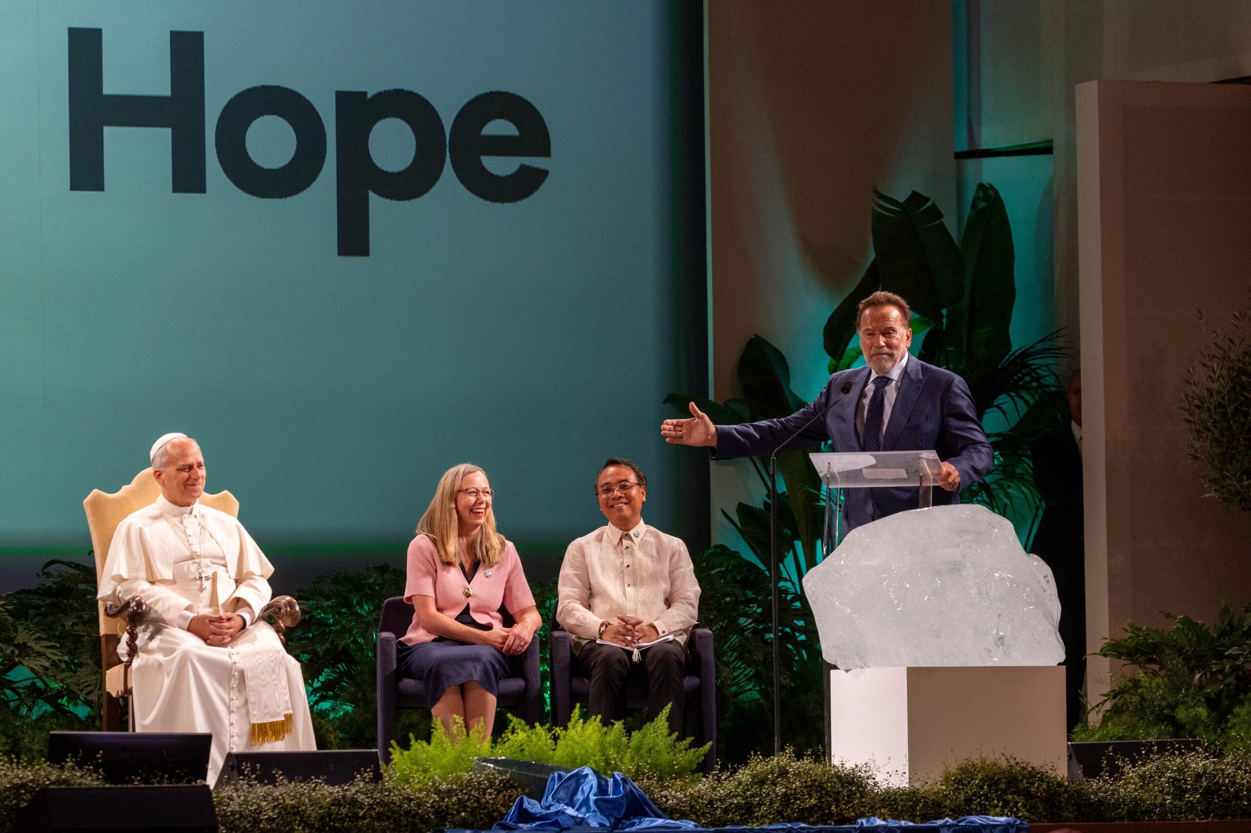 paus-leo-xiv,-arnold-schwarzenegger-bevorderen-zorg-voor-de-aarde-tijdens-klimaatconferentie