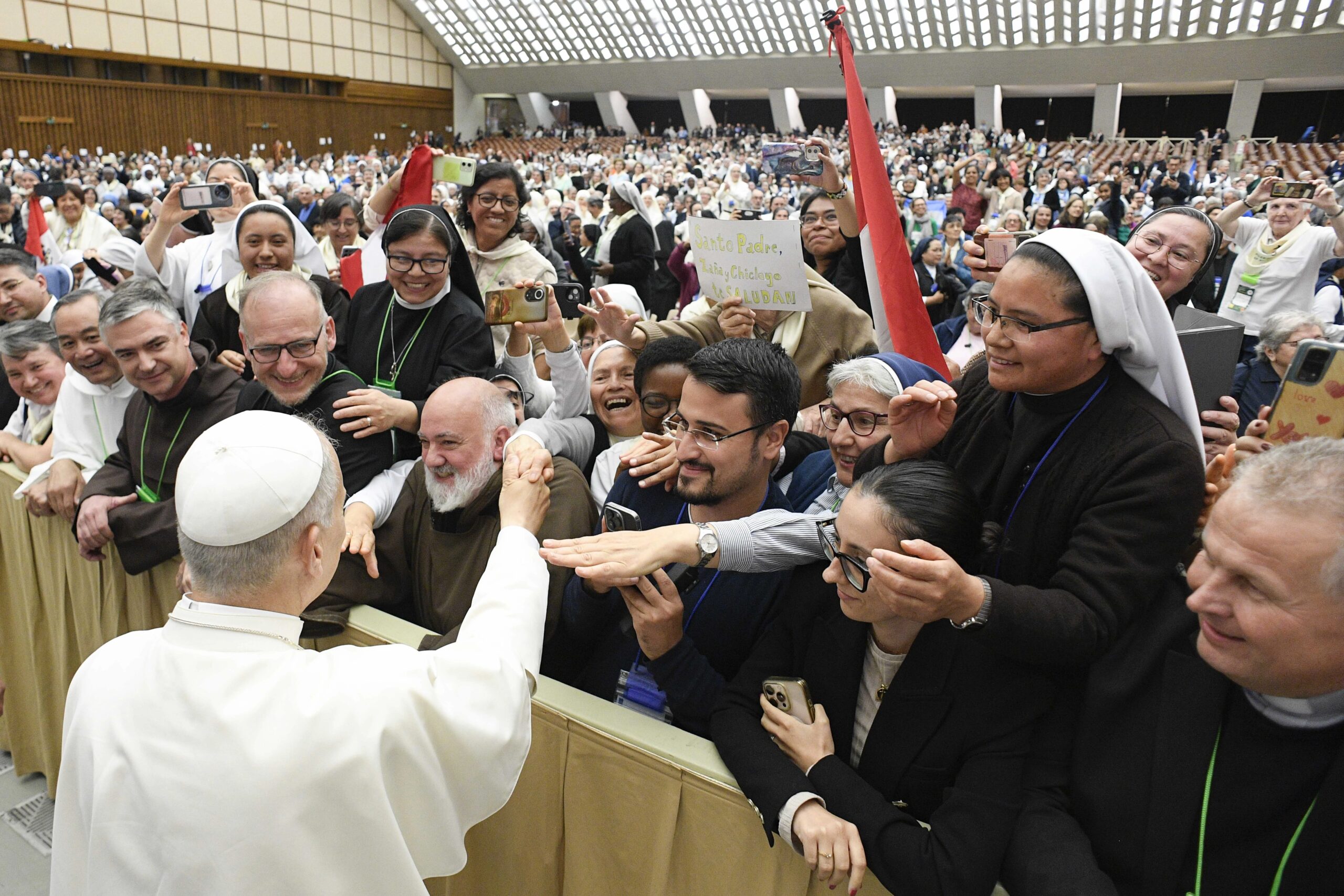 paus-leo-xiv-tot-gewijde-mannen-en-vrouwen:-‘de-kerk-heeft-jullie-nodig