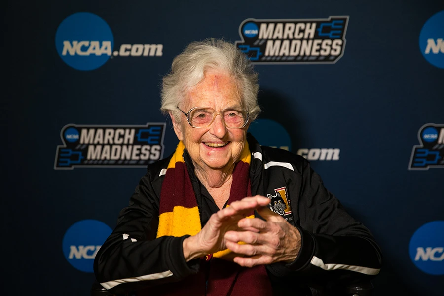 sister-jean-dolores,-beloved-nun-and-loyola-university-basketball-chaplain,-dies-at-106