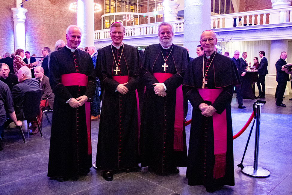 mgr.-van-burgsteden-viert-zilveren-bisschopsjubileum