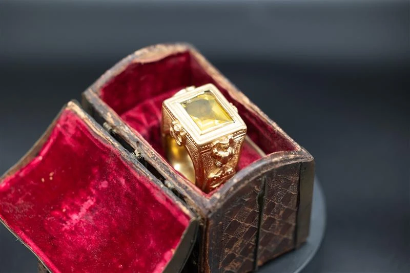 priest’s-collection-of-‘old,-rare-and-unique’-papal-artifacts-coming-to-mall-of-america