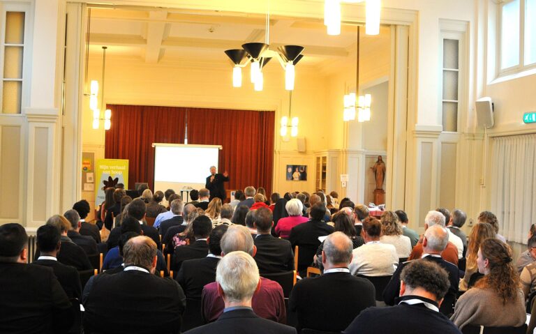 nieuwe-katholieken-–-wat-vraagt-dat-van-ons?-studiedag-jong-katholiek-trekt-130-deelnemers