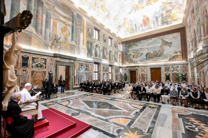 paus-leo-xiv:-we-moeten-ons-‘laten-uitdagen’-door-degenen-die-lijden