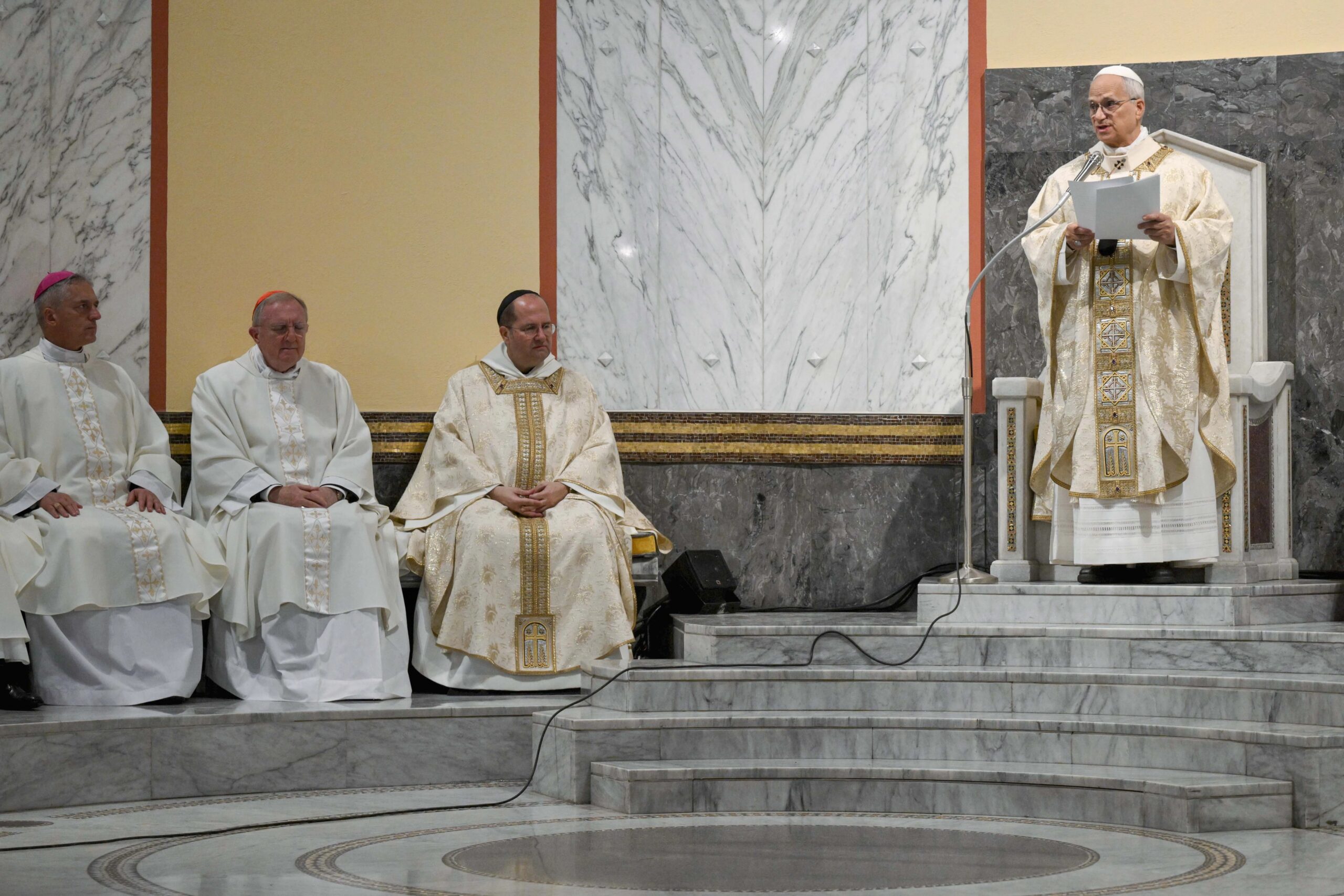 pope-asks-benedictines-to-confront-modern-challenges-with-prayer,-study,-holiness