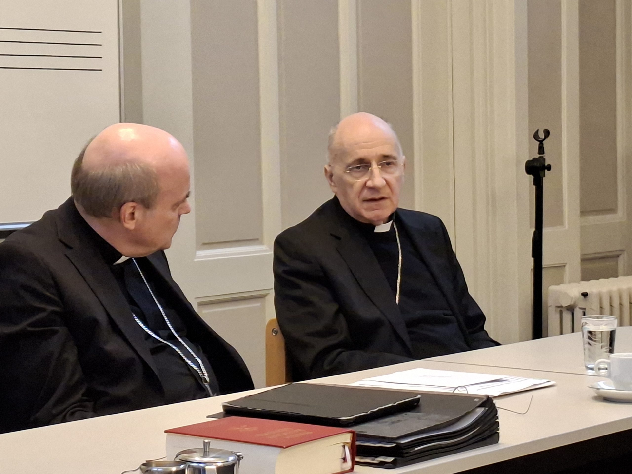 secretaris-generaal-comece-en-nuntius-te-gast-in-de-bisschoppenconferentie