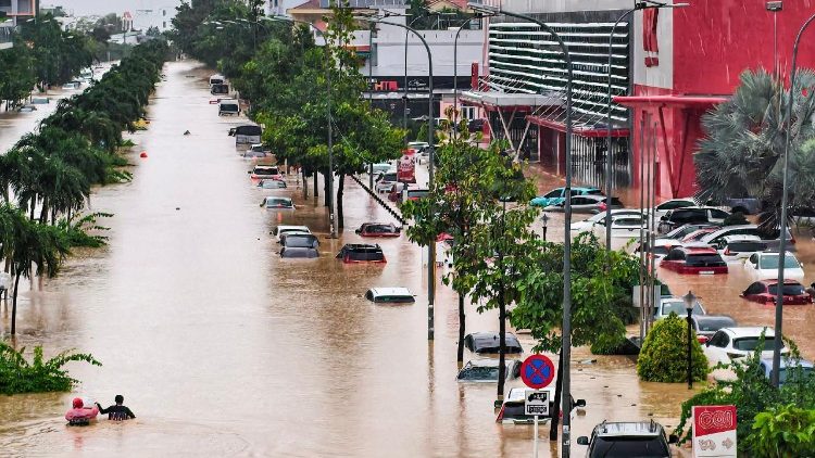 caritas-da-nang-reaches-isolated-villages-as-deadly-floods-sweep-central-vietnam