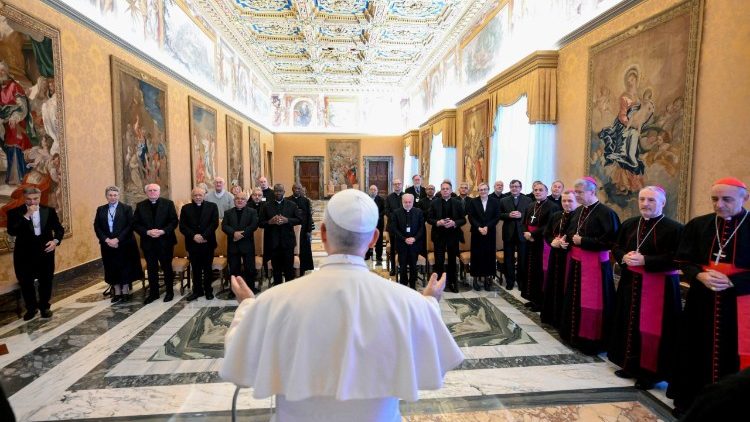 paus-leo:-theologie-moet-alle-aspecten-van-de-menselijke-wetenschap-verkennen